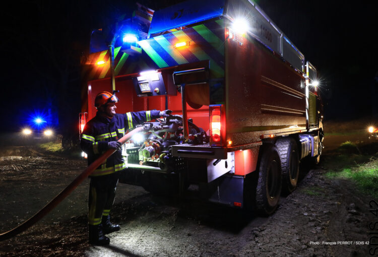 SDIS 42 incendie feu de ferme St-Etienne-le-Molard feu de batiment agricole a Saint-Etienne-le-Molard-31012023-FP